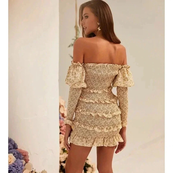 Alamour The Label Jules Shirred Dress Yellow Size L NWT - Picture 2 of 10